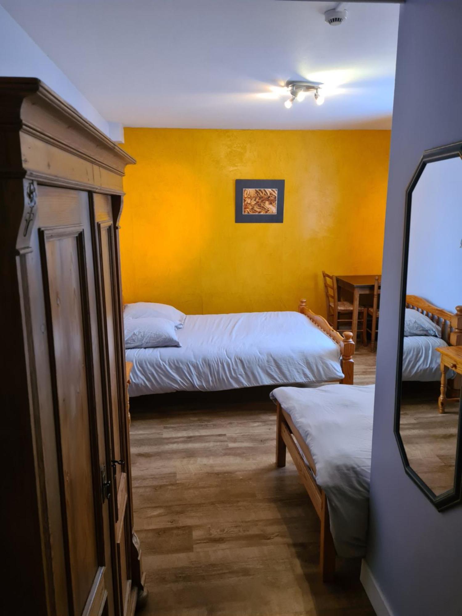 Hotel Saint Julien Aux Bois Екстериор снимка